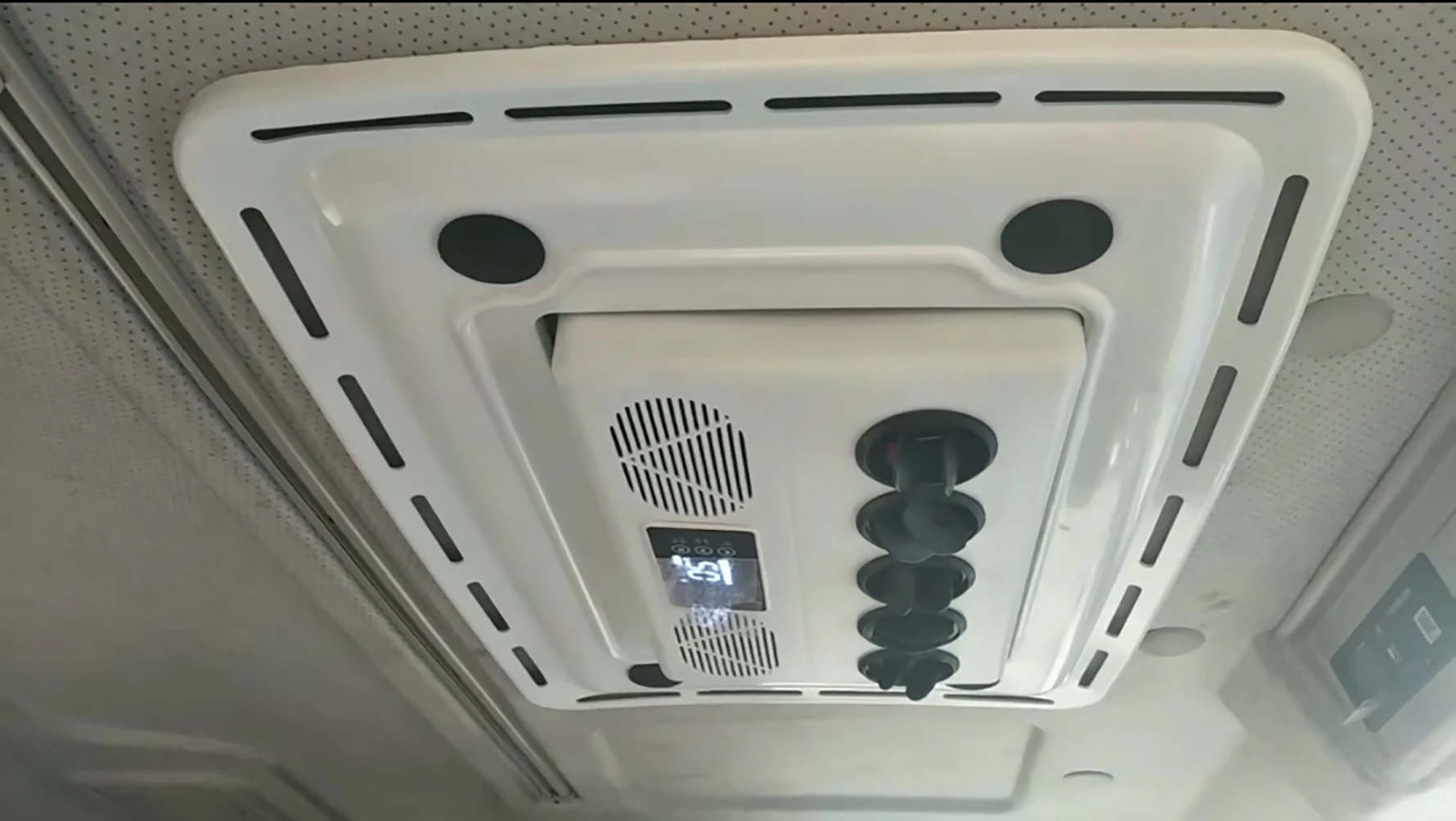 2021 Manufacturers Wholesale Parking Cooler Dc Roof Top Sleeper Truck Roof Air Conditioner 24volt