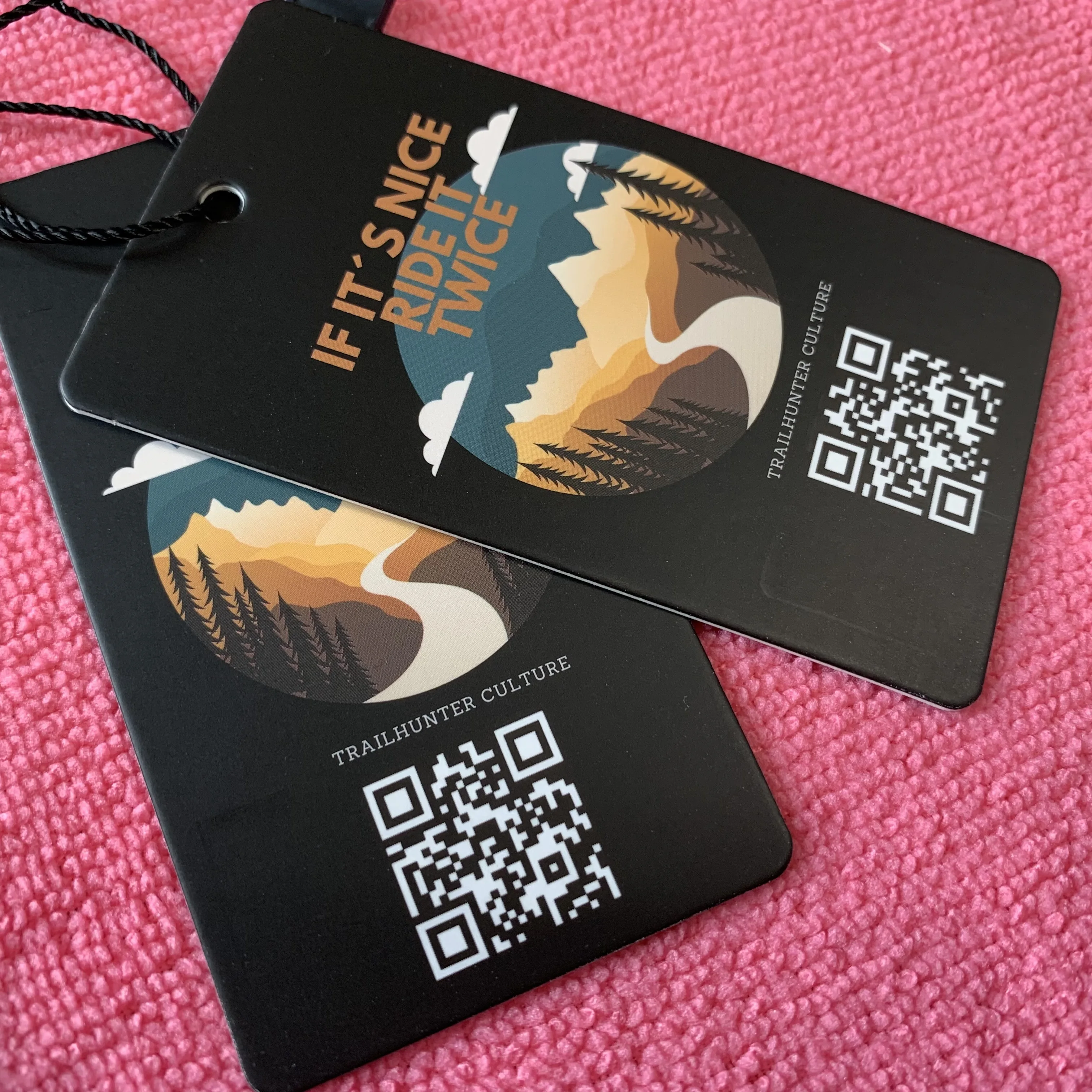 Printing branded paper hangtag with plastic lock tag,matte surface cardboard swing tag for clothes