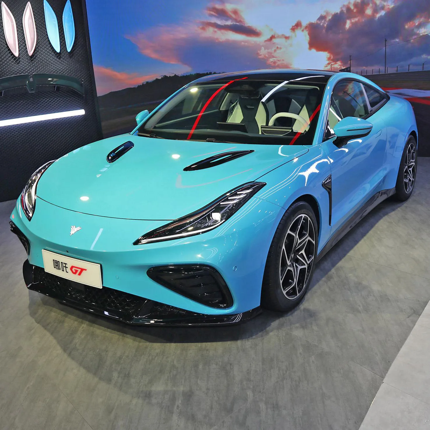 Brand New On The Market Neta GT 580KM 4WD AWD Sports Car Electric Car For Adult