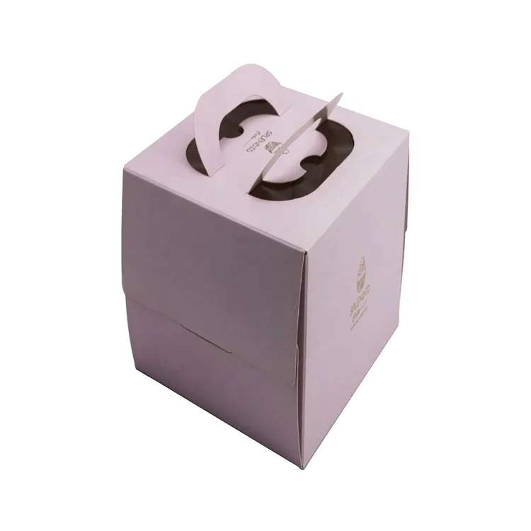 Простая красивая коробка для упаковки розового торта