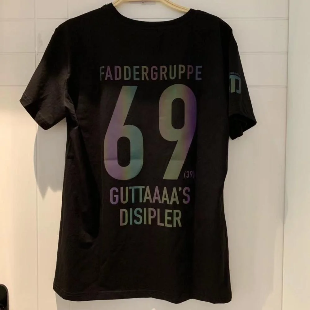  Повседневная футболка с коротким рукавом и светоотражающим логотипом на заказ