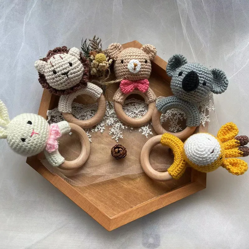 Low Moq Customized Wooden Ring Newborn Soothing Toy Different Animal Pattern  Crocheted Cotton Beech Gift Knitted Rattle Toy