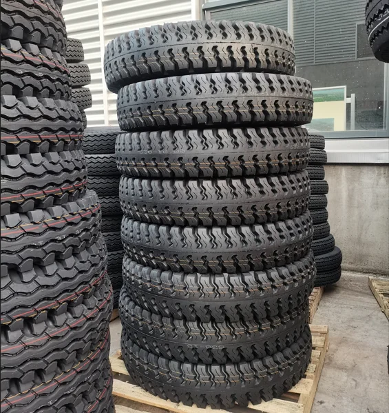 Bias Truck Tyre, TBB, TBR, LTB, Truck Tyre off Road Haulking Brand Tire 700-16, 750-16, 825-16, 900-20, 1000-20