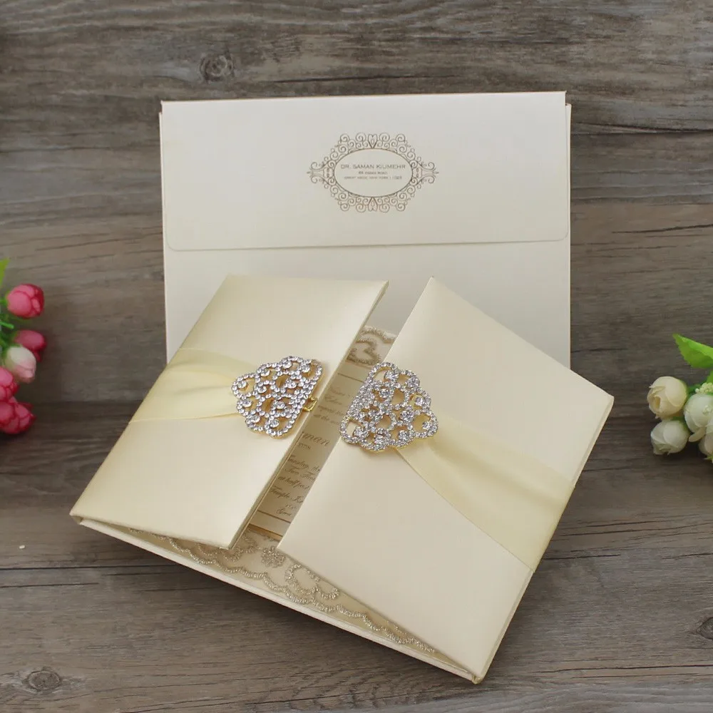Wholesale Elegant Gold Foil Handmade Ivory Silk Wedding Invitation Folio and fabric hardcover invitation cards with buckle