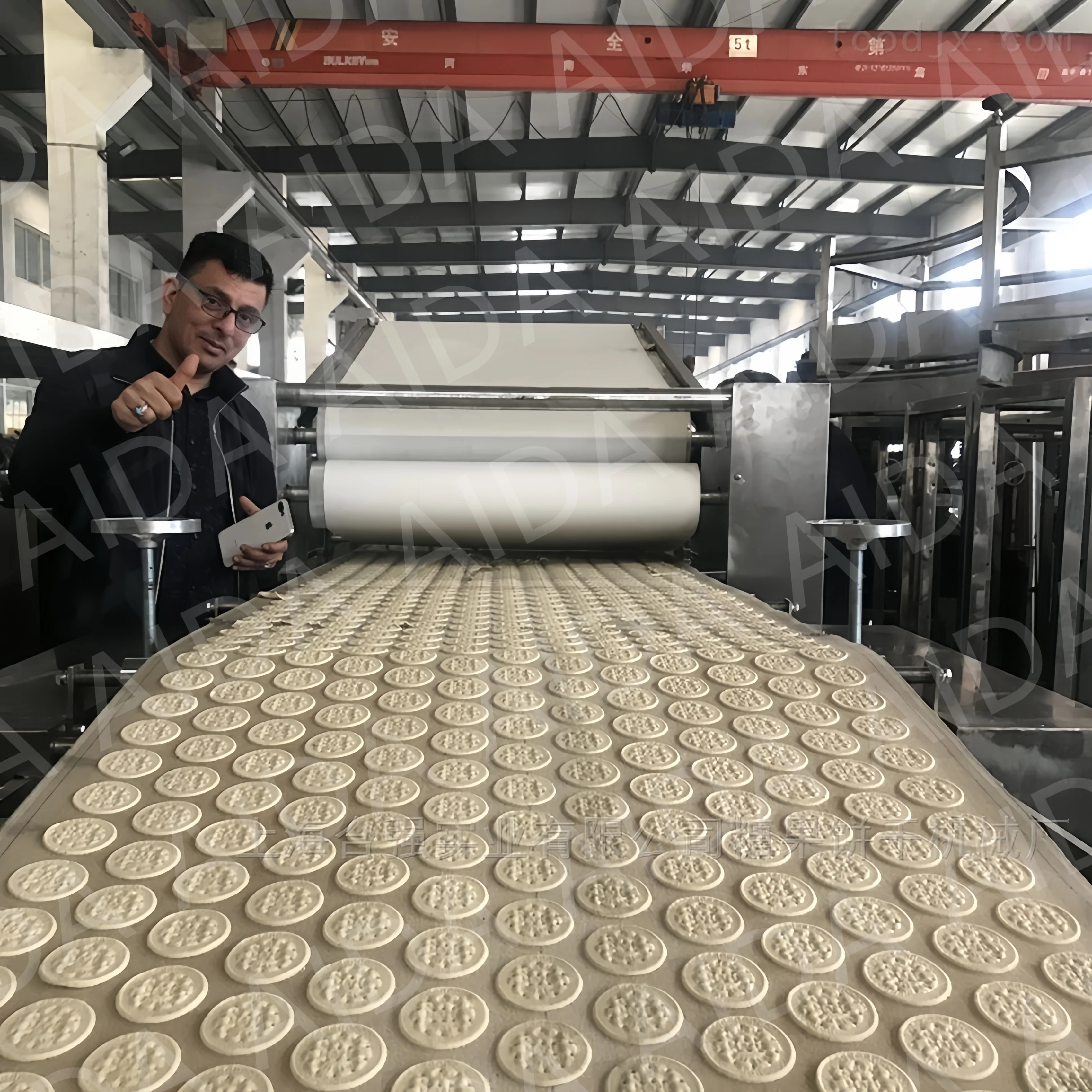 Small fully automatic chocolate sandwich biscuit production line Milk biscuit forming machine equipment