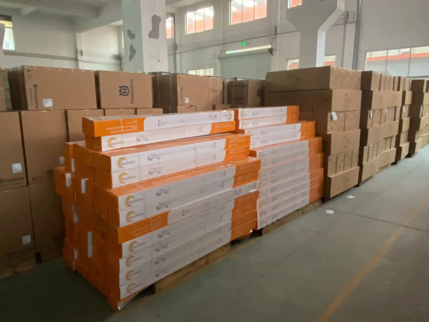 New arrival  long handle Automatic Chain Lubrication electric chain saw  with telescope for cutting tree branches