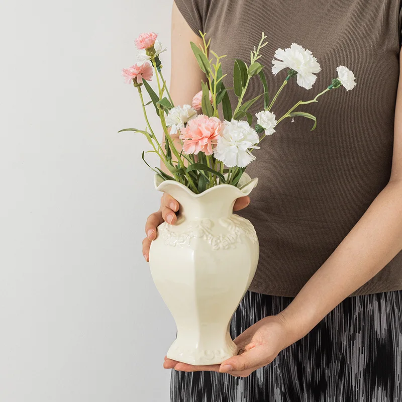 European Retro Ceramic Art Relief Vase Emulated Rose Flower Wavy Hexagonal Bottle for Wedding Hotel Desktop Flower Decoration
