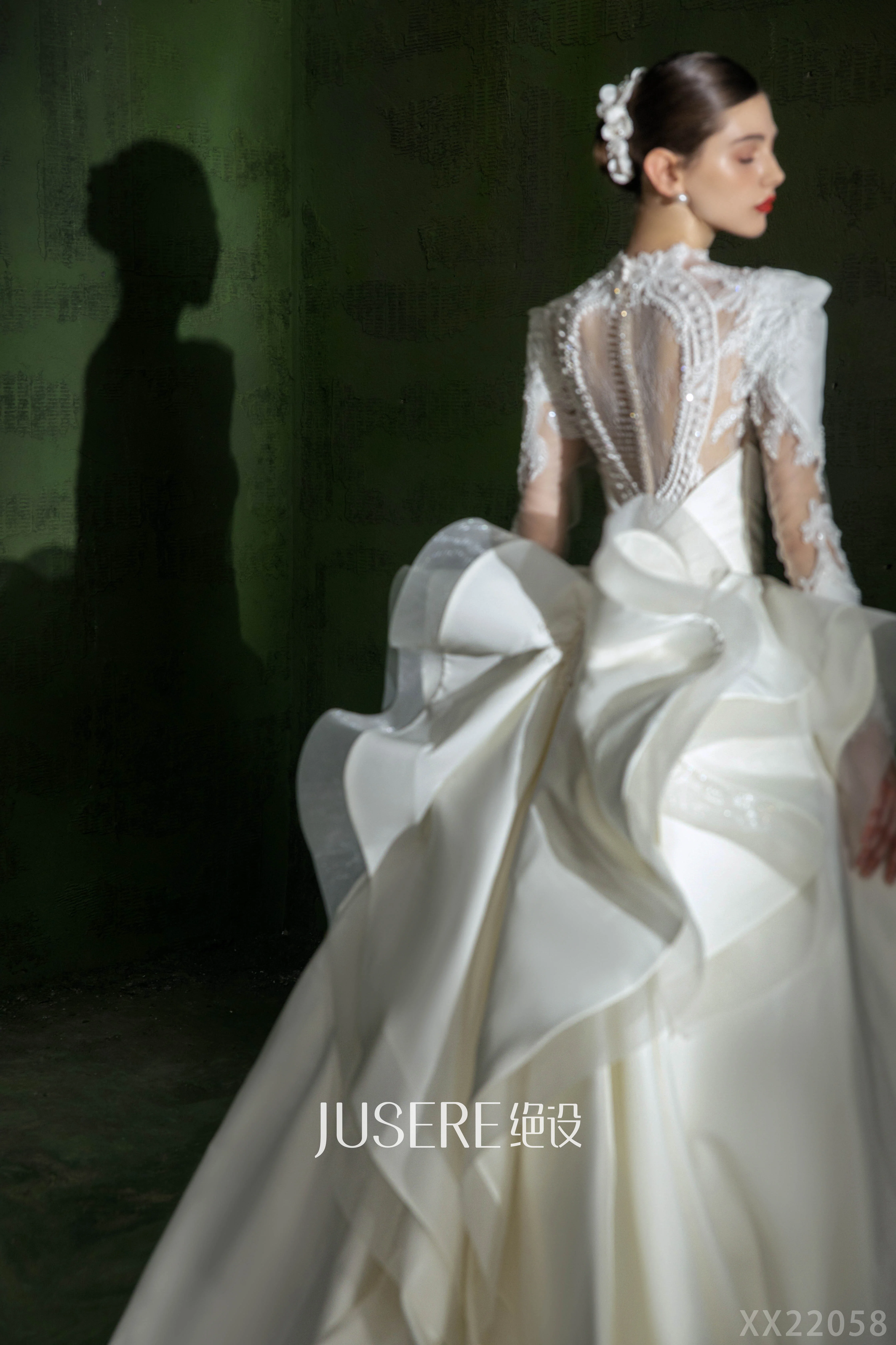 Vintage high collar long sleeves embroidery lace pearls beads satin ball gown wedding dress royal train