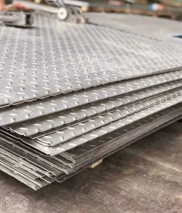 2022 Astm A36 4320 Ss400 S235jr рифленая пластина из углеродистой стали мягкая сталь клетчатый лист