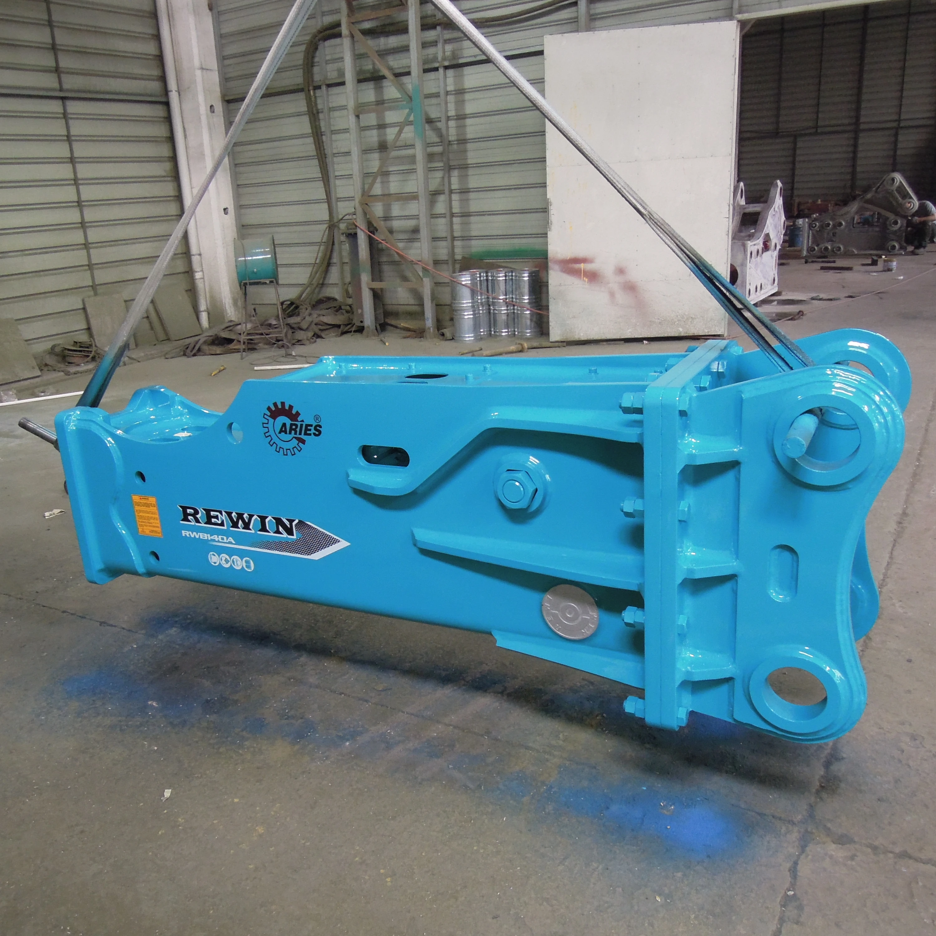 Silence Box Type Hydraulic Breaker With Working Tool With 140mm SB81