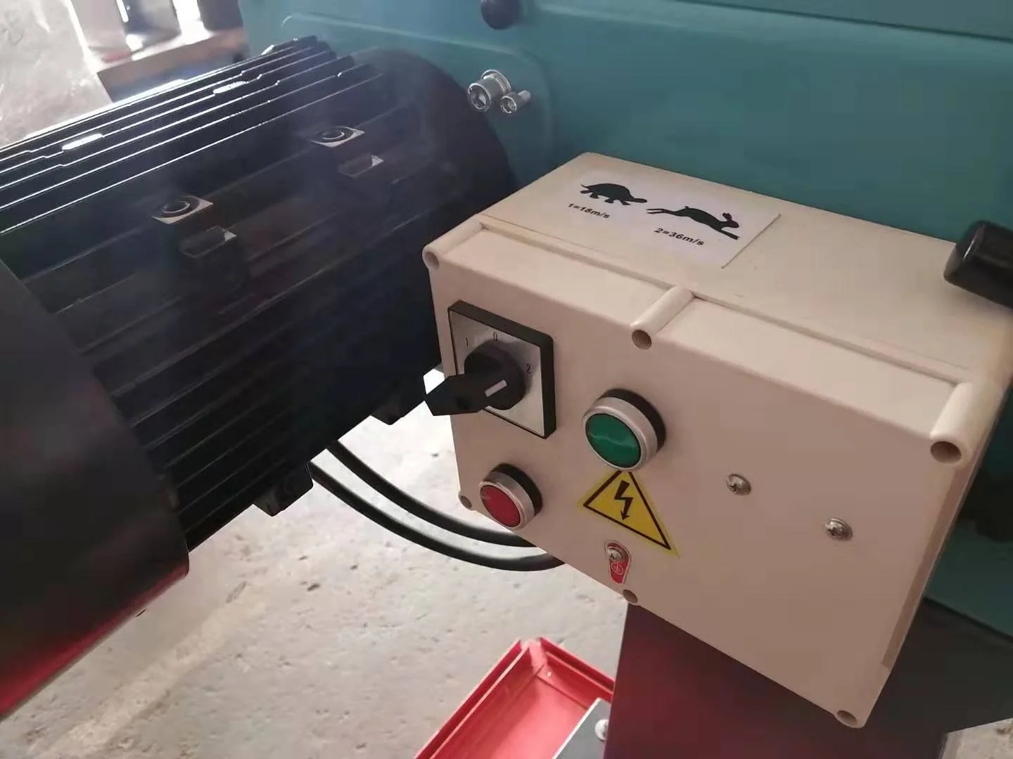 BS150-240 дешевые широкий шлифовальный портативный ленточный станок с клапан регулирования давления для