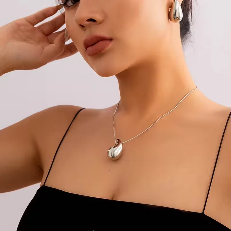 Water drop glossy pendant necklace women versatile premium sense of niche design snake bone chain jumper chain