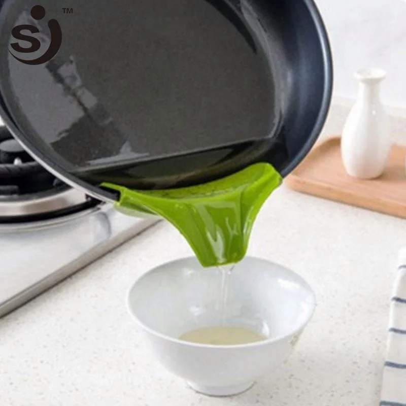 Chinese Professional Silicone Product Supplier Pour Spout, Silicone Slip On Non-Drip Pouring Spout Kitchen Utensils For Pots