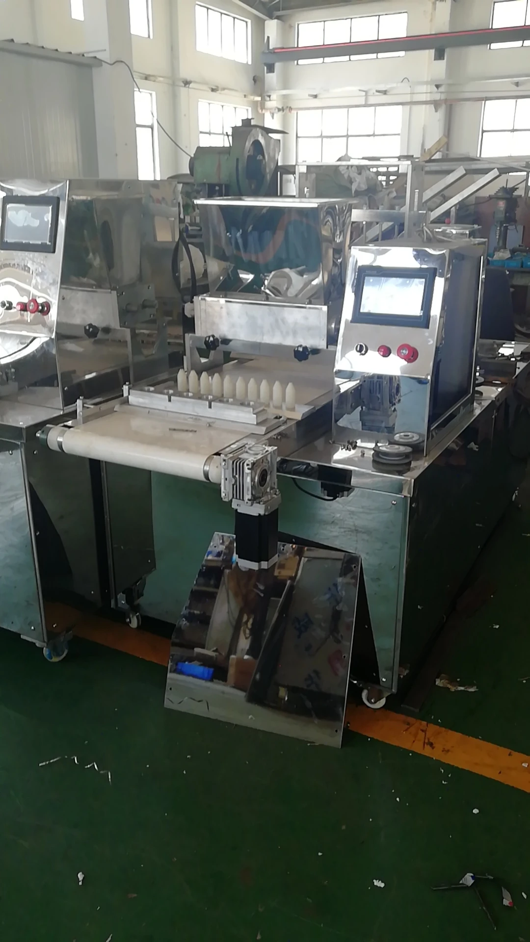 Paper cup cake muffin making machine / machines de fazer copito de muffins / muffin drop machine