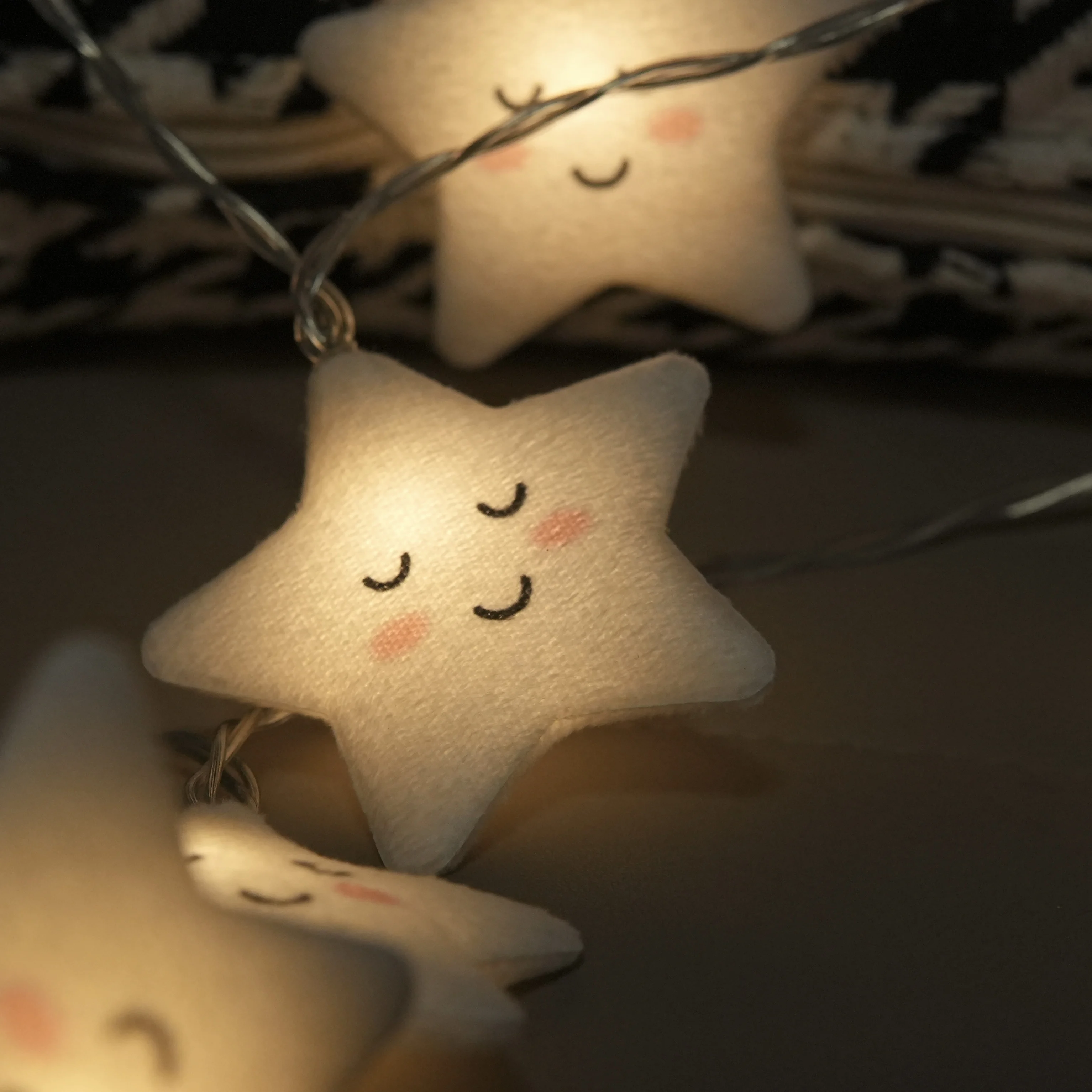 Factory Supply 1 M 2 M Battery USB Plug in  Teddy Bear Material   Smile Face String Lights