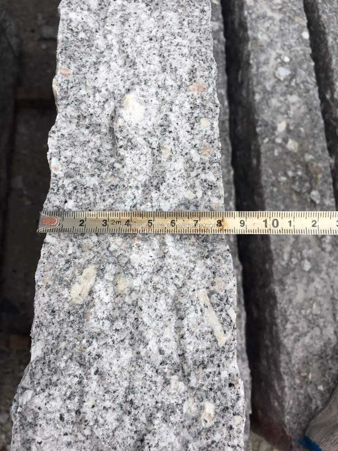 G341 Granite handmade kerbstone for the roadway