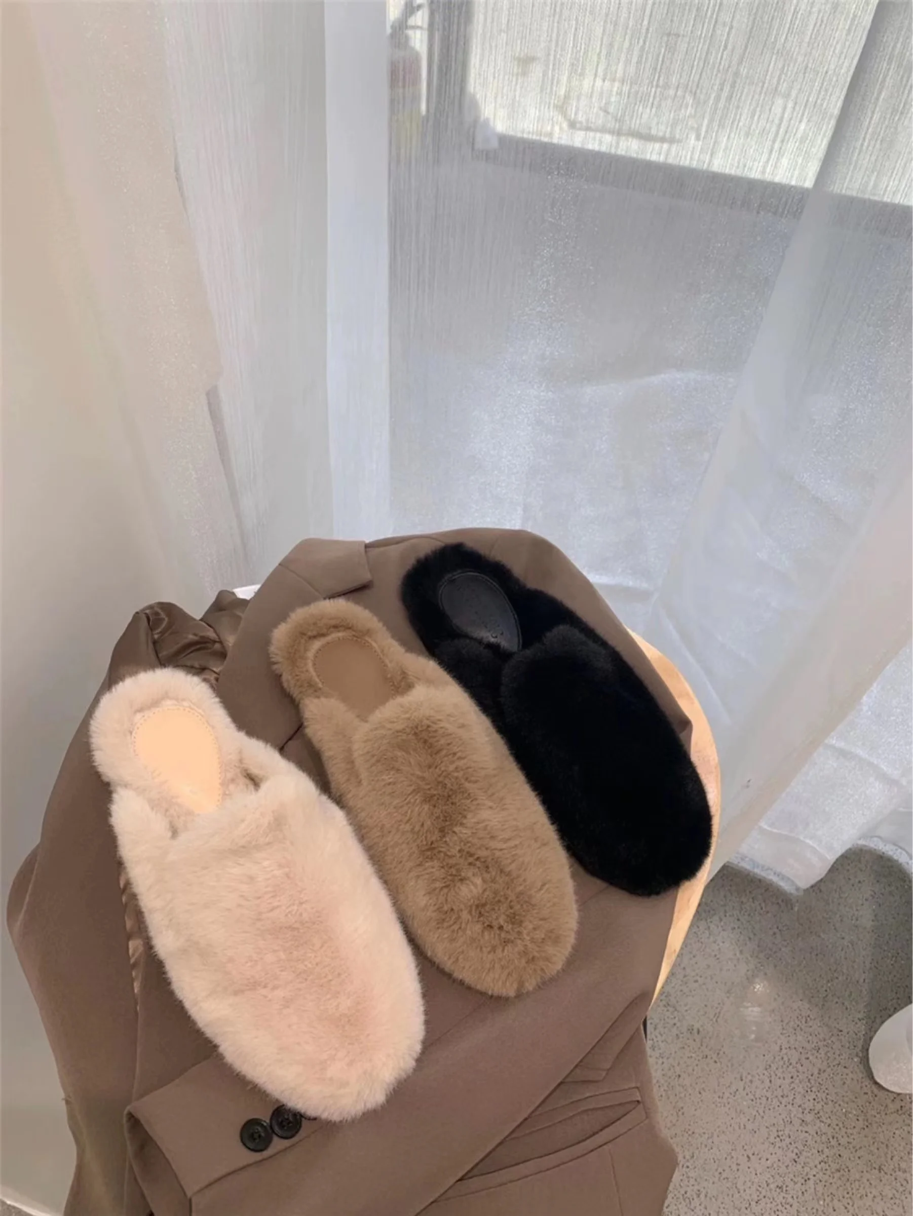 Wholesale 1 pair custom logo fluffy real fox raccoon fur slipper furry fur slides for women