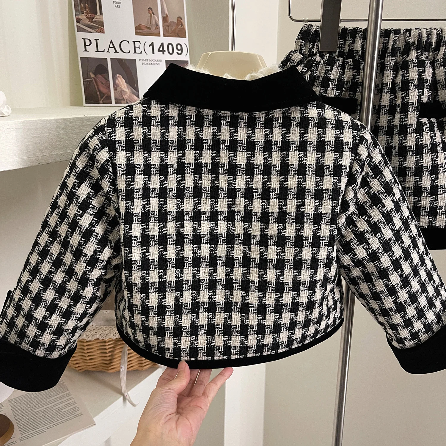 Новая Милая зимняя утепленная черная белая клетчатая короткая куртка с бантами + юбка комплект одежды из 2 предметов От до 7 лет