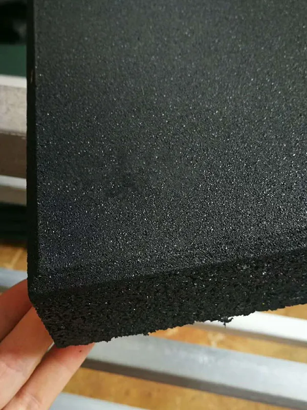 Недорогие резиновые напольные рулоны для тренажерного зала/сцепляющиеся резиновые плитки для тренажерного зала