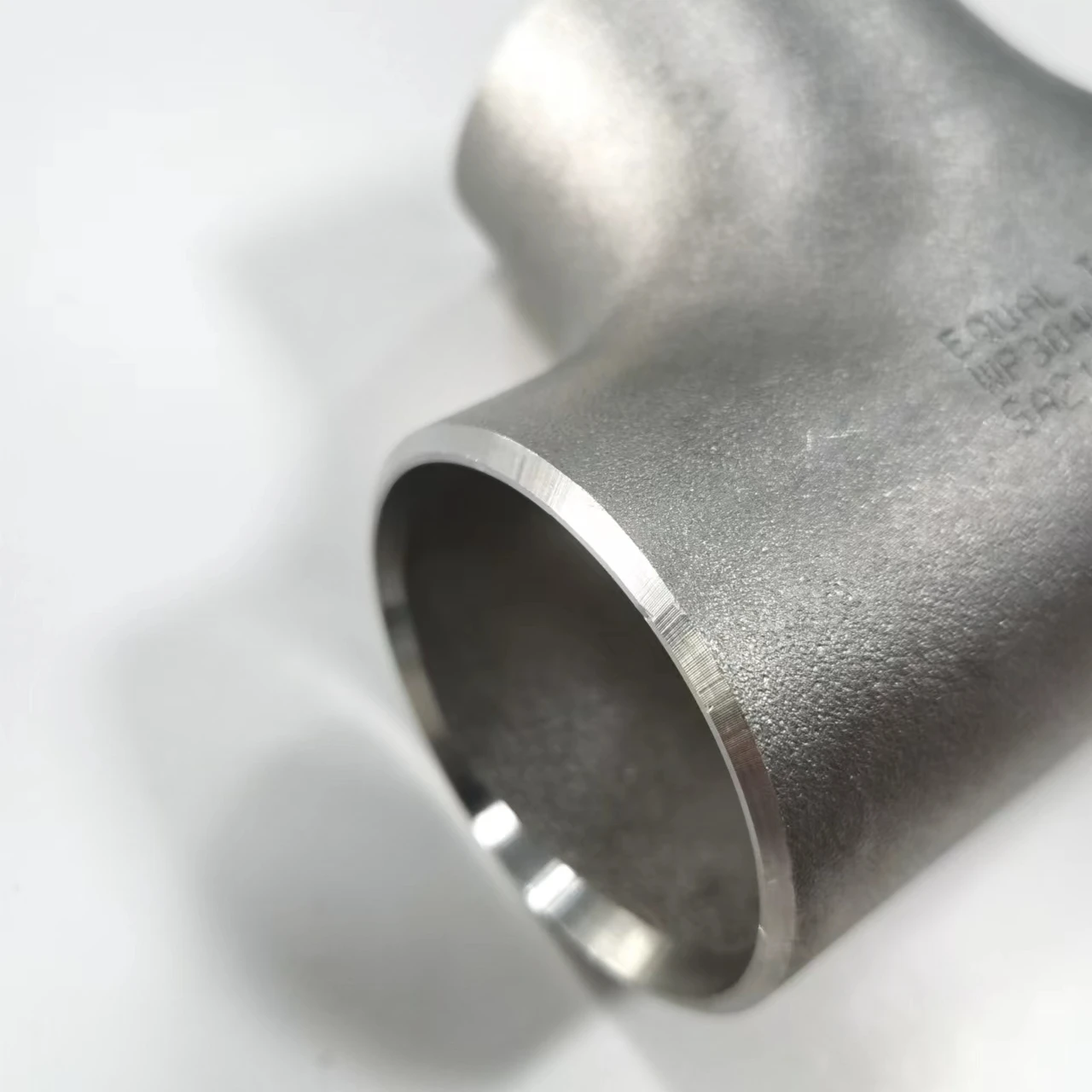 ASME B16.9 Butt weld pipe fitting 2205 2507 Duplex Stainless Steel Pipe Fittings Stainless Steel Pipe Fitting Equal Tee