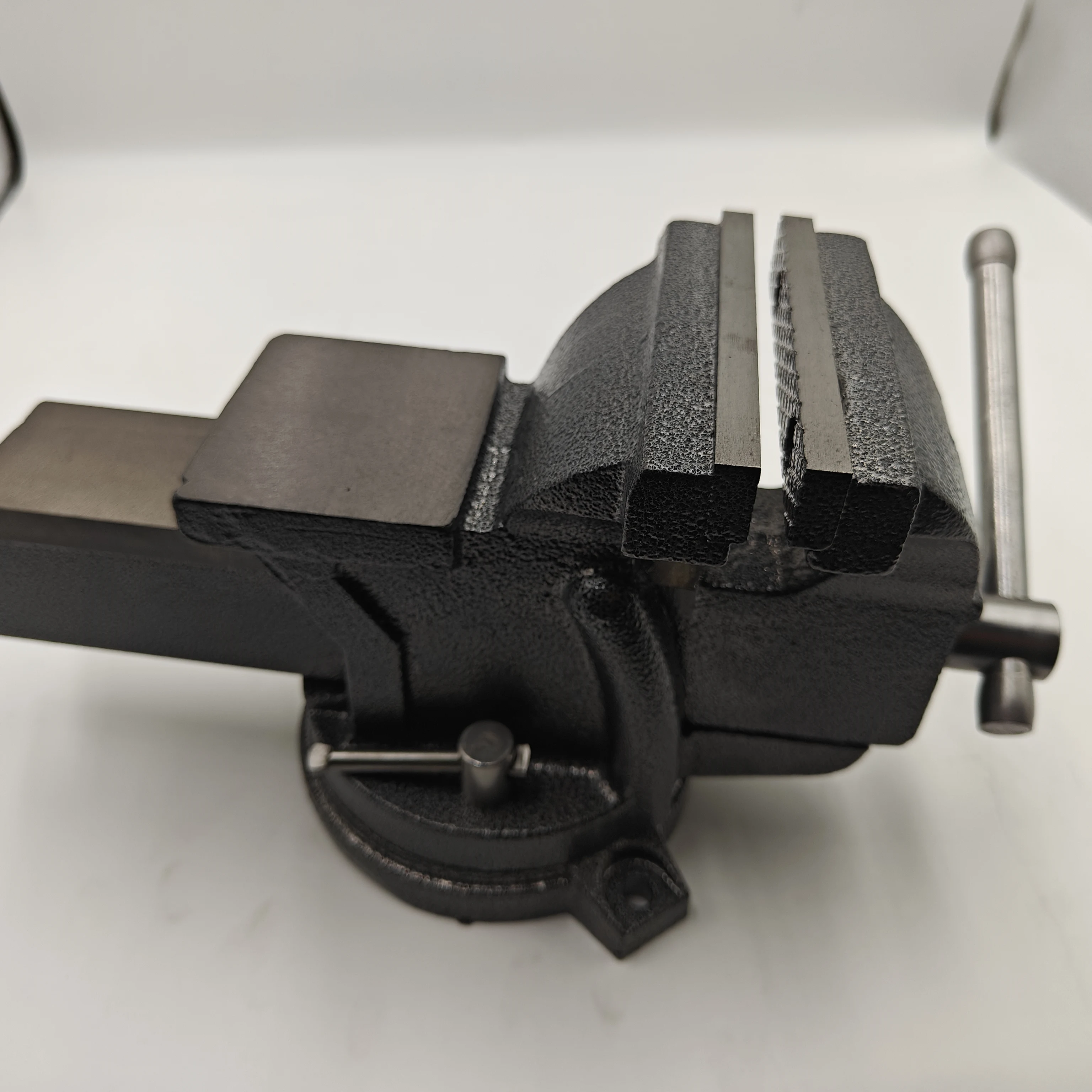 High Quality Bench Vice Ductile Iron Anvil Swivel Adjustable Vise for Workshop and Home