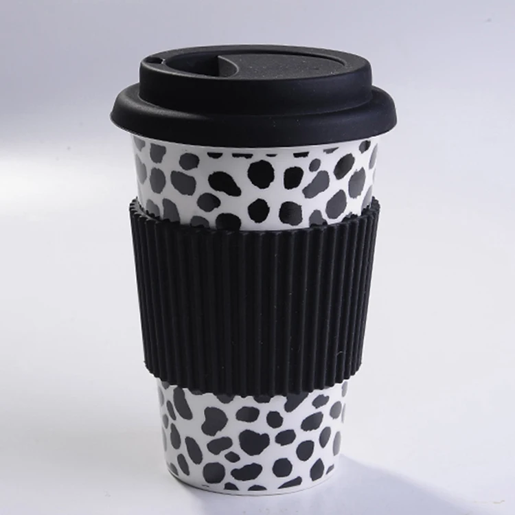 Черно-белая керамическая кружка с силиконовой крышкой в подарочной коробке