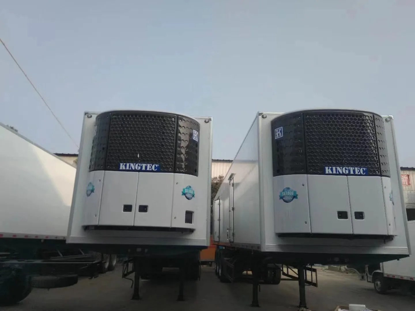 Factory Supplies 40ton American Type 3 Axles 53ft Refrigerated Container Trailer for Fruit Meat Seafood Ice Cream Cold Delivery