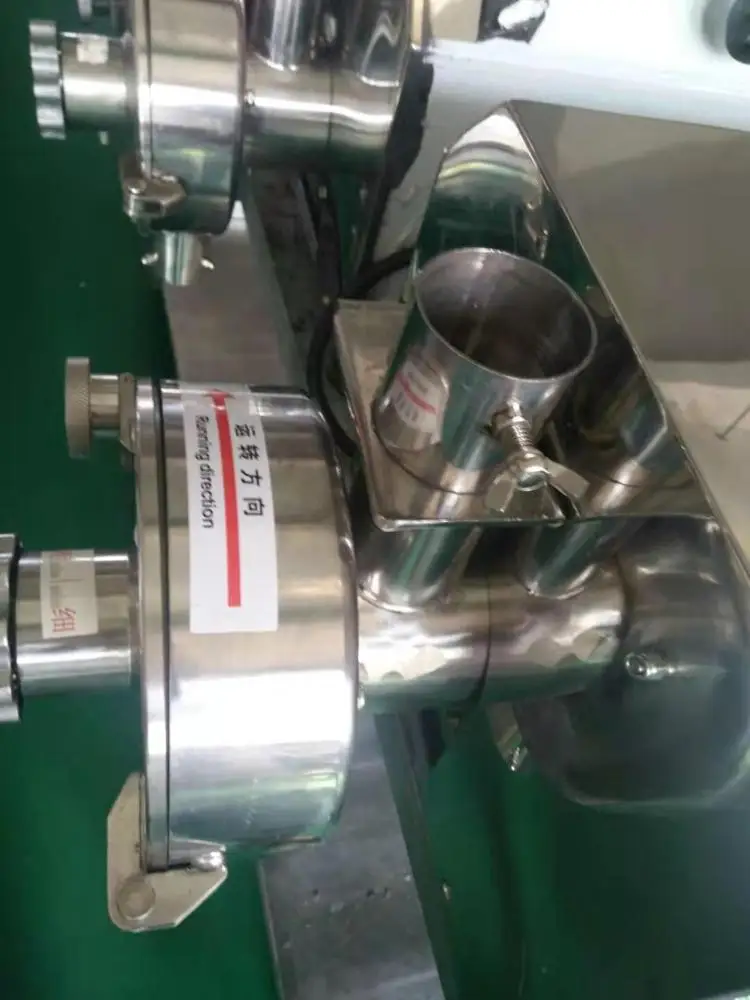 Desktop Food grade small dry ginger powder grinding machine commercial rice grinder machine flour milling machine