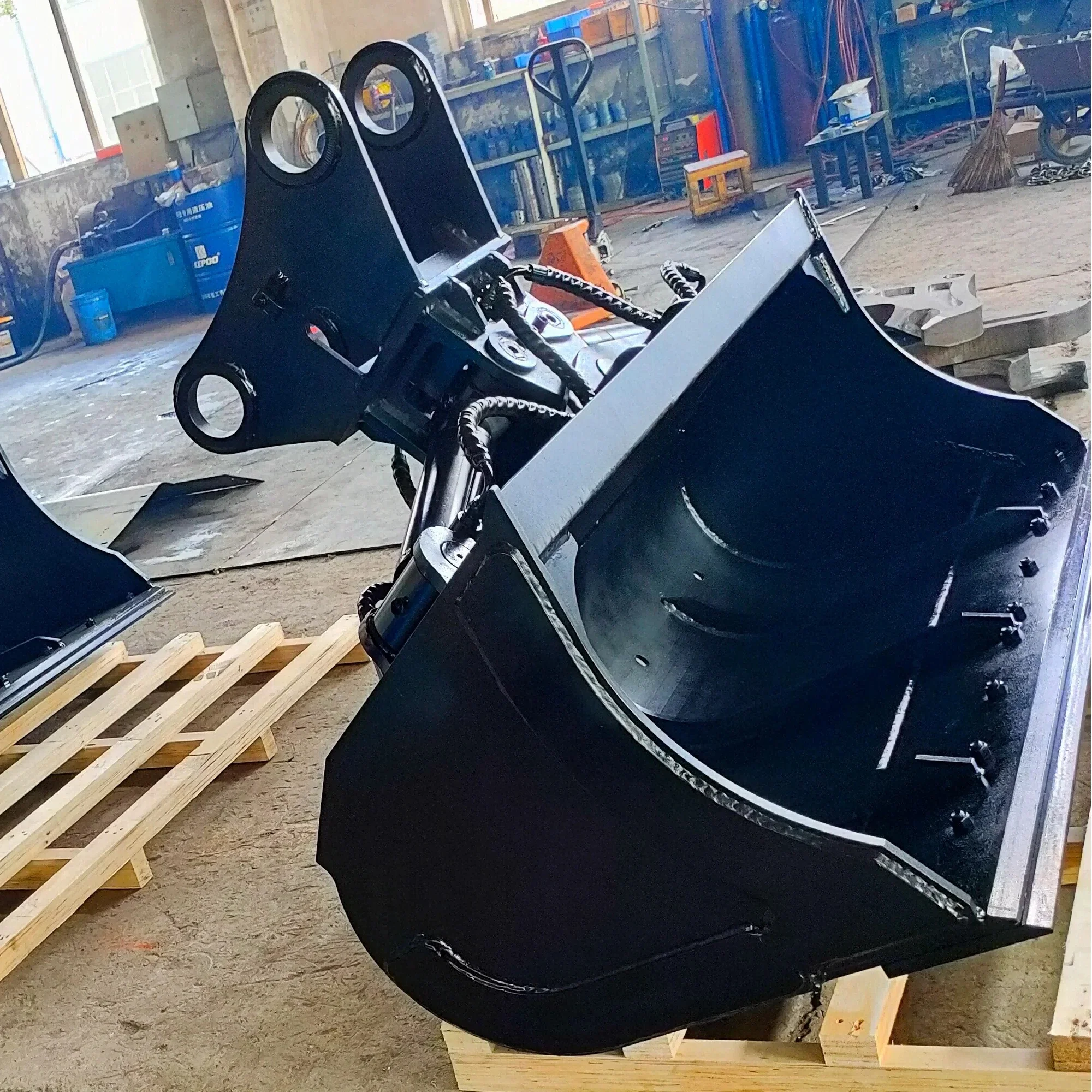 Construction machinery works attachment hydraulic rotating tilt bucket for kubota excavator
