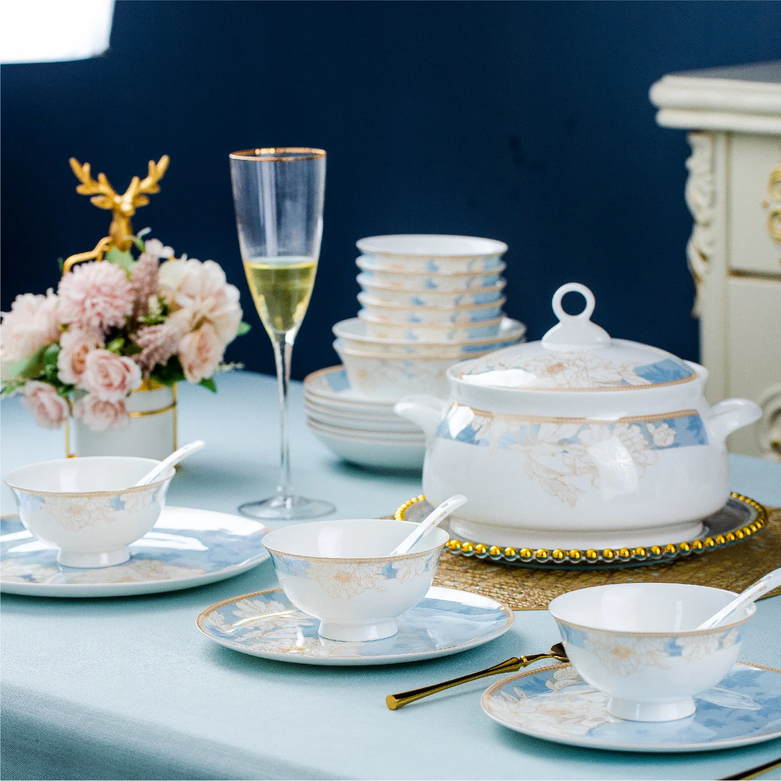 High-Grade Jingdezhen Bone China Tableware Luxury Plant Pattern Bowls and Plates Sets Sustainable Ceramic Dinnerware