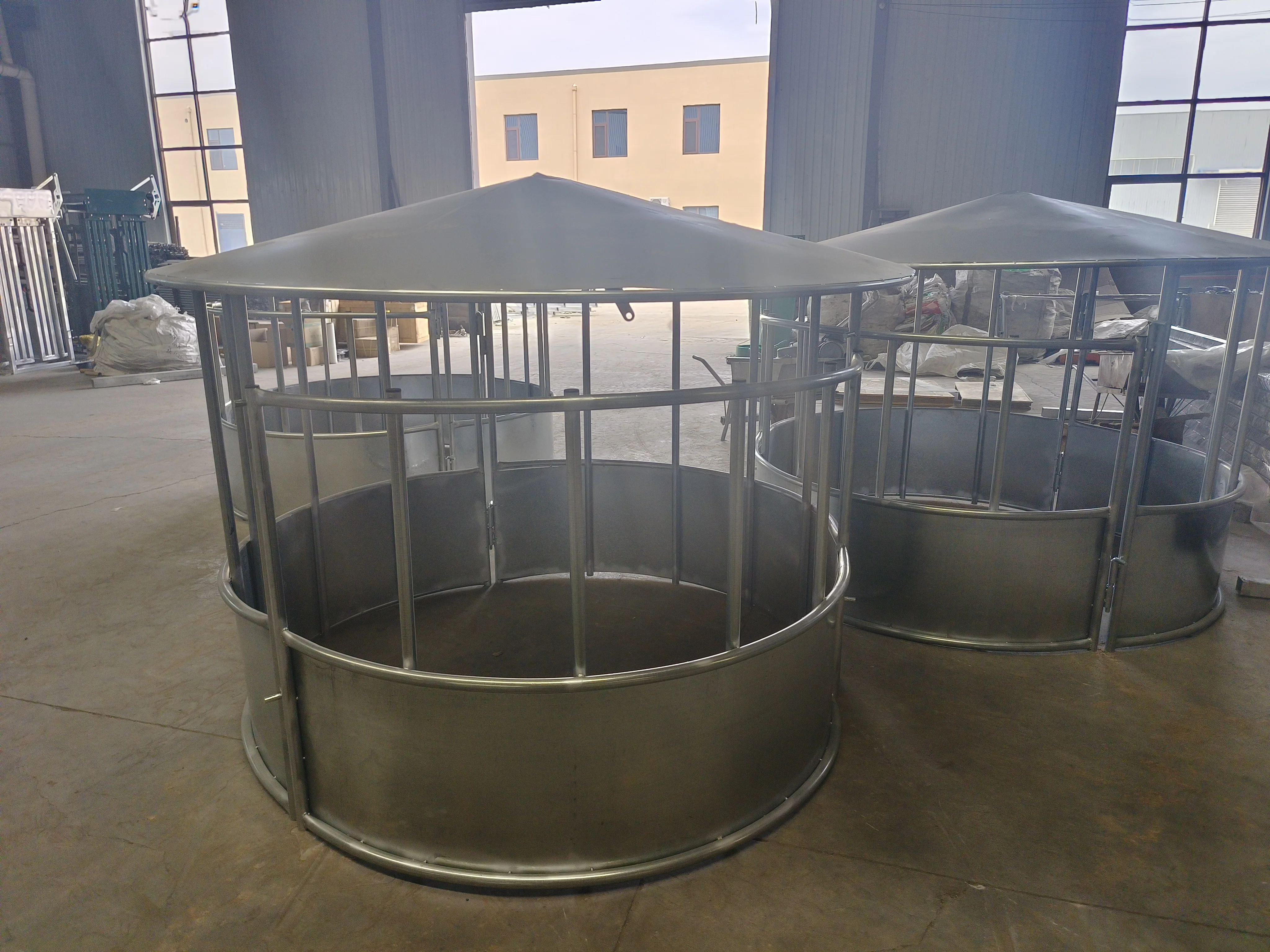 Cattle sheep horse round hay bale feeder heavy duty metal animal hay feeder on sale