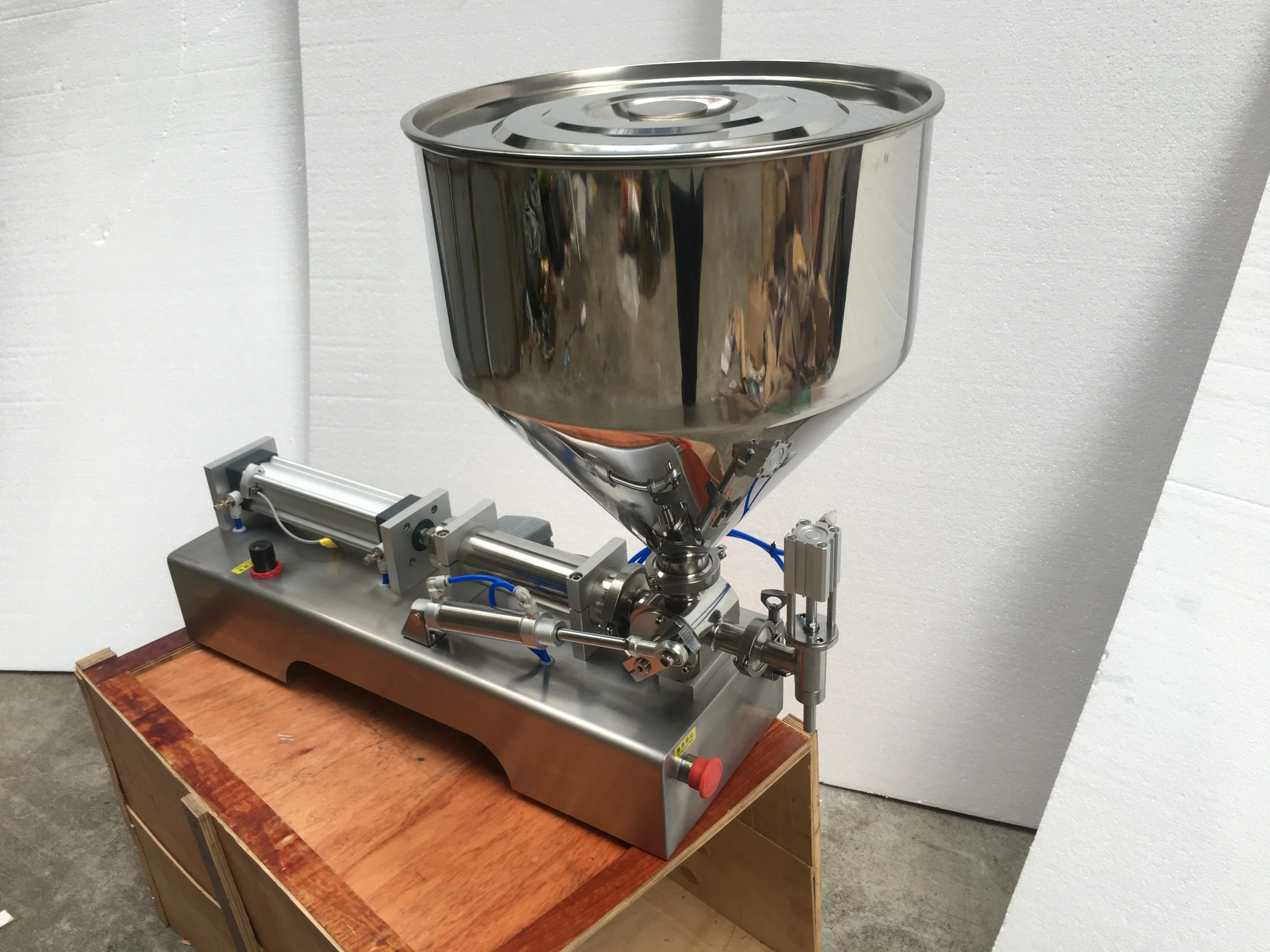 5-50ml Pneumatic Semi-automatic piston type Paste gel honey and liquid filling machine with single and double nozzles