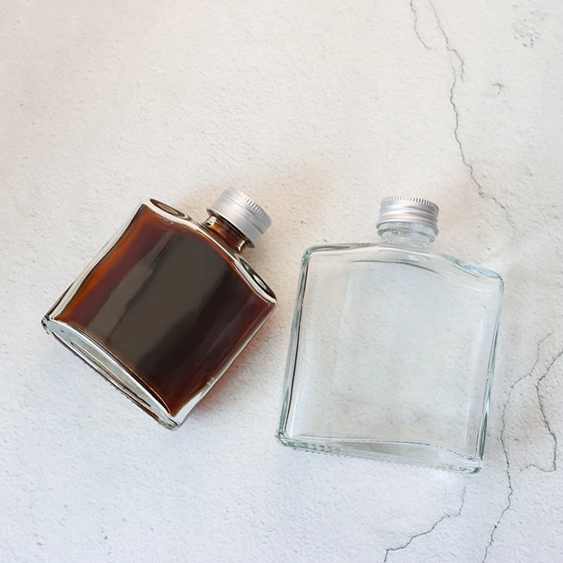 In stock 50ml 100ml 200ml 250ml  bevel shoulder flat  cold brew coffee bottle custom color black  flat glass drinking bottles