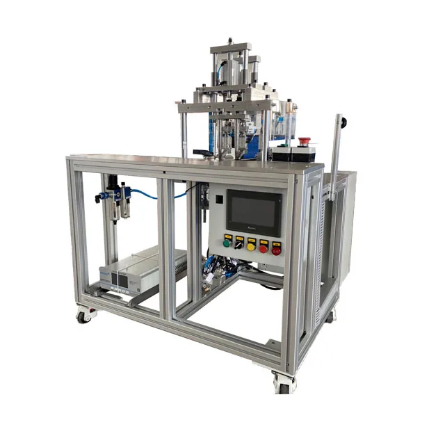 
 Одноразовые маски, сварочный аппарат с ушной петлей  