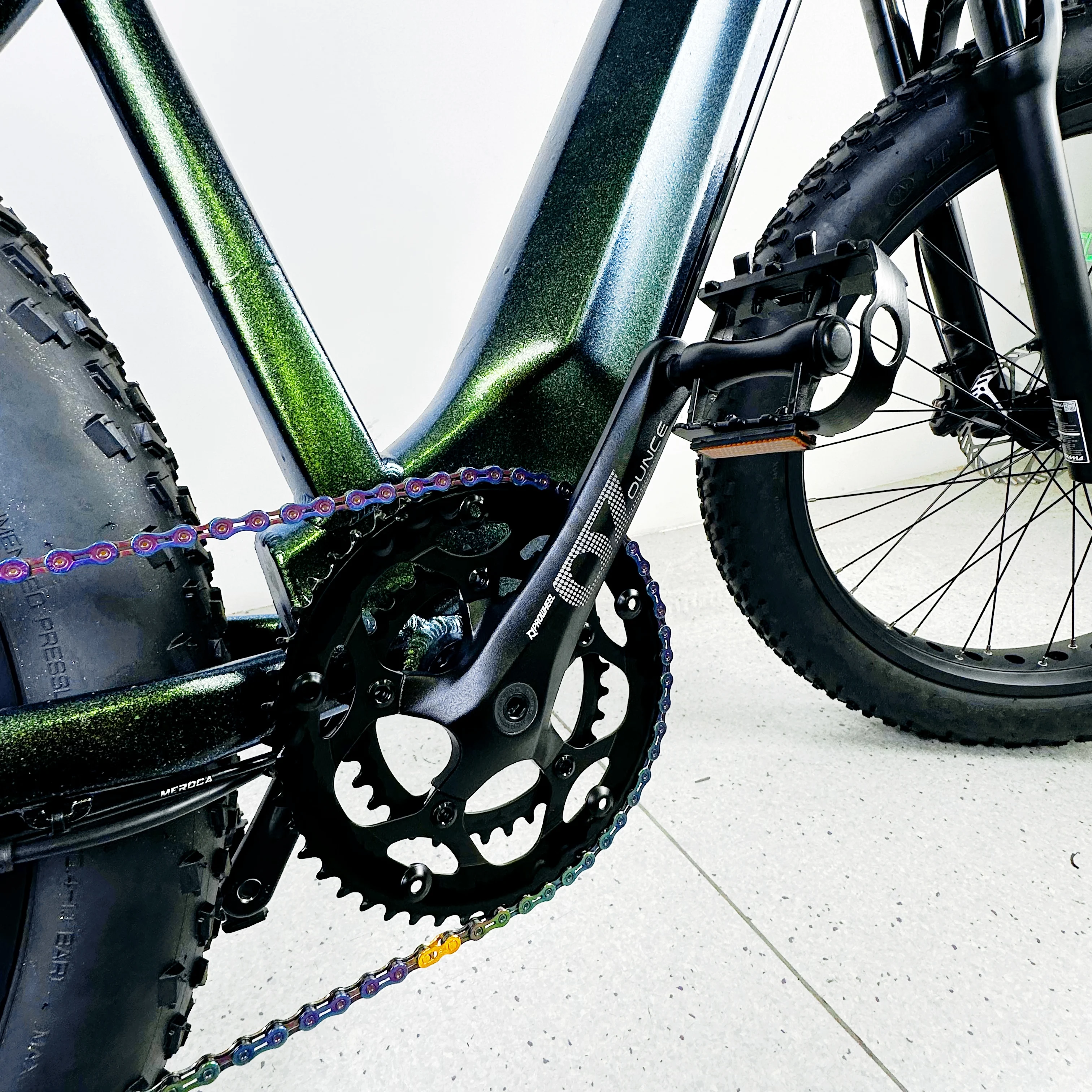 2024 26-Inch Fat Tire Electric Mountain Bike with 48V 10.4Ah Dual Lithium Batteries and 250W Hub Motor 7 Speed Sensor Type