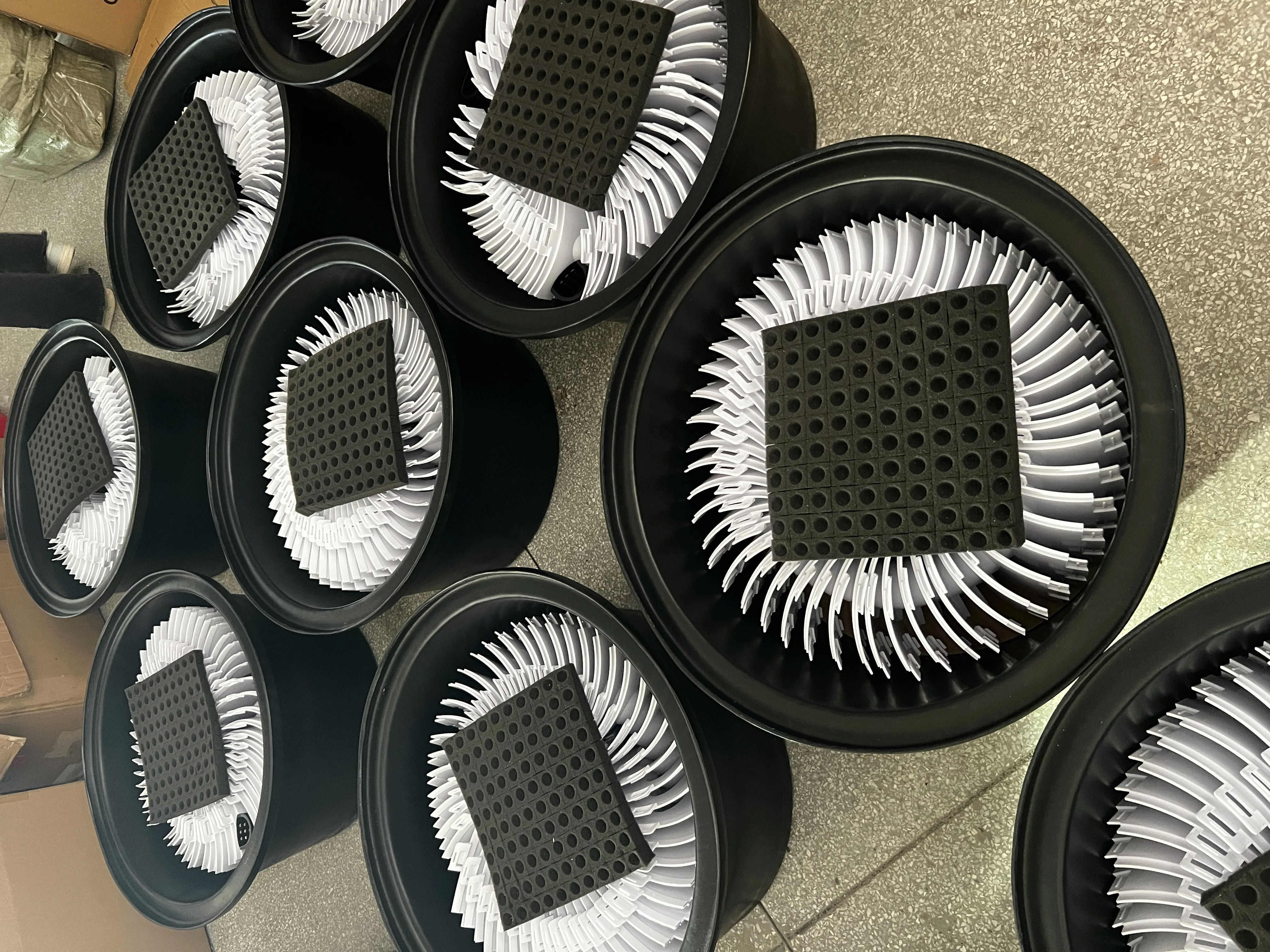 Vertical Hydroponic Tower System Garden Plastic Hydroponic Tower Planter Hydroponic Growing Systems Tower Garden Aeroponics