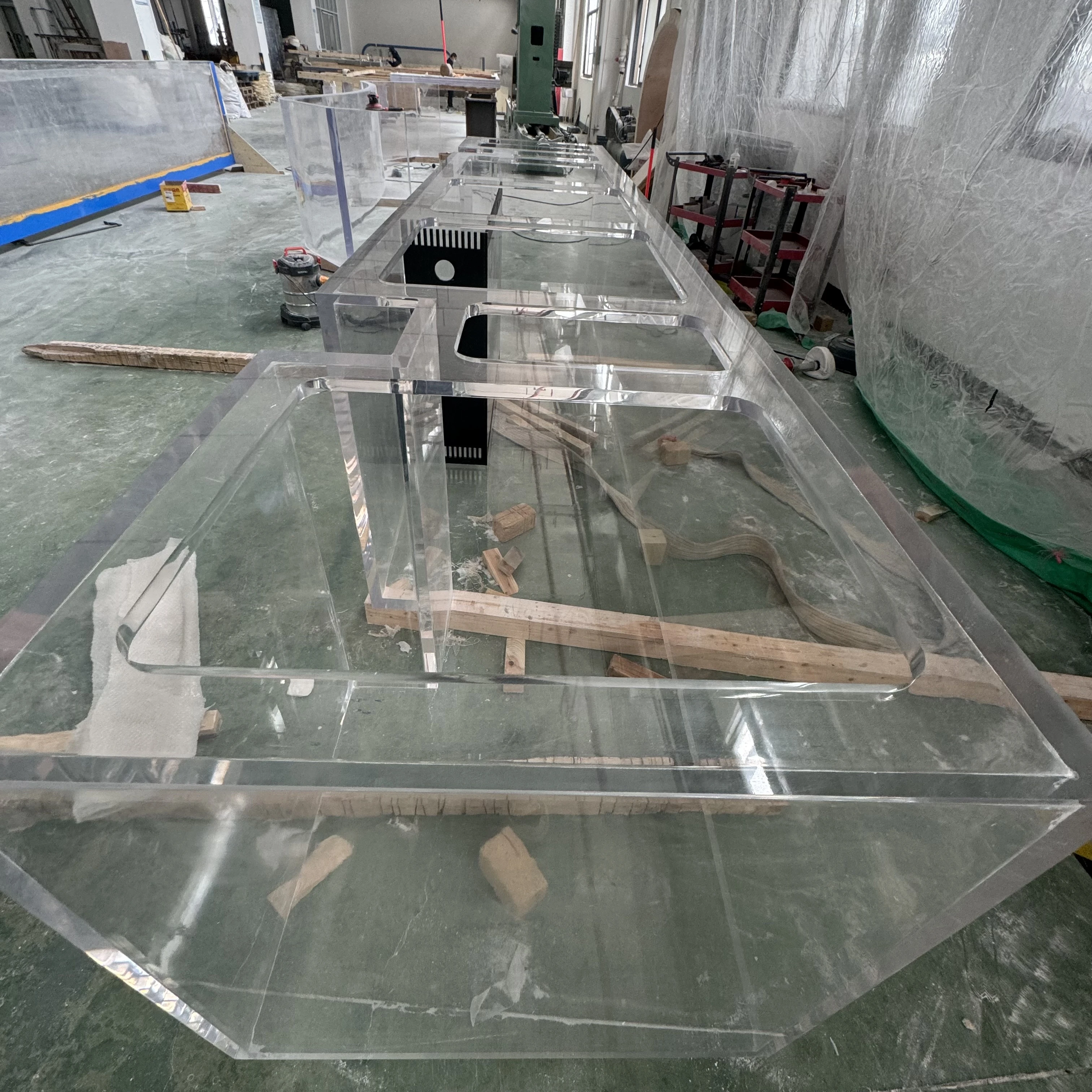 Good price custom size factory manufacture vertical fish tank acrylic aquarium for sale