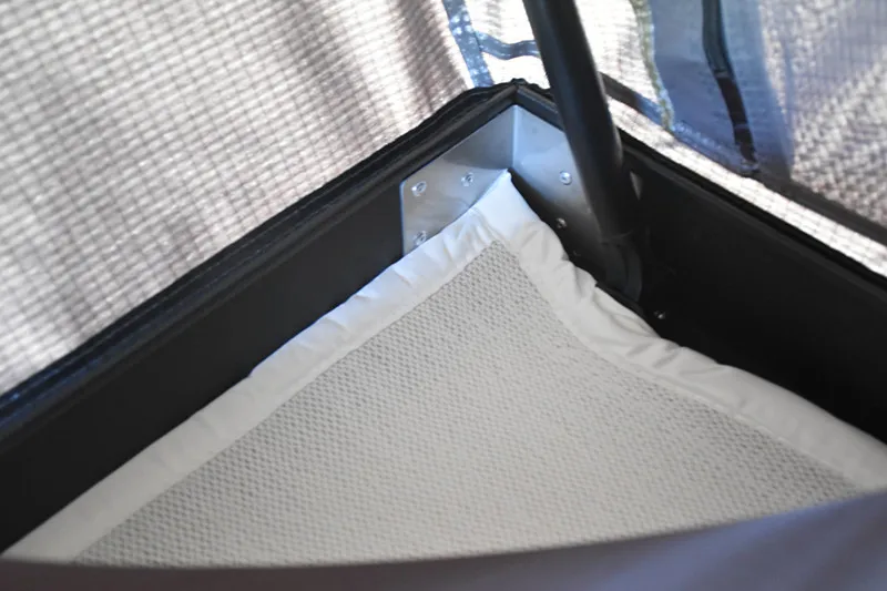 4x4 Car Foldable Outdoor Aluminum hardshell roof top tent car roof tent