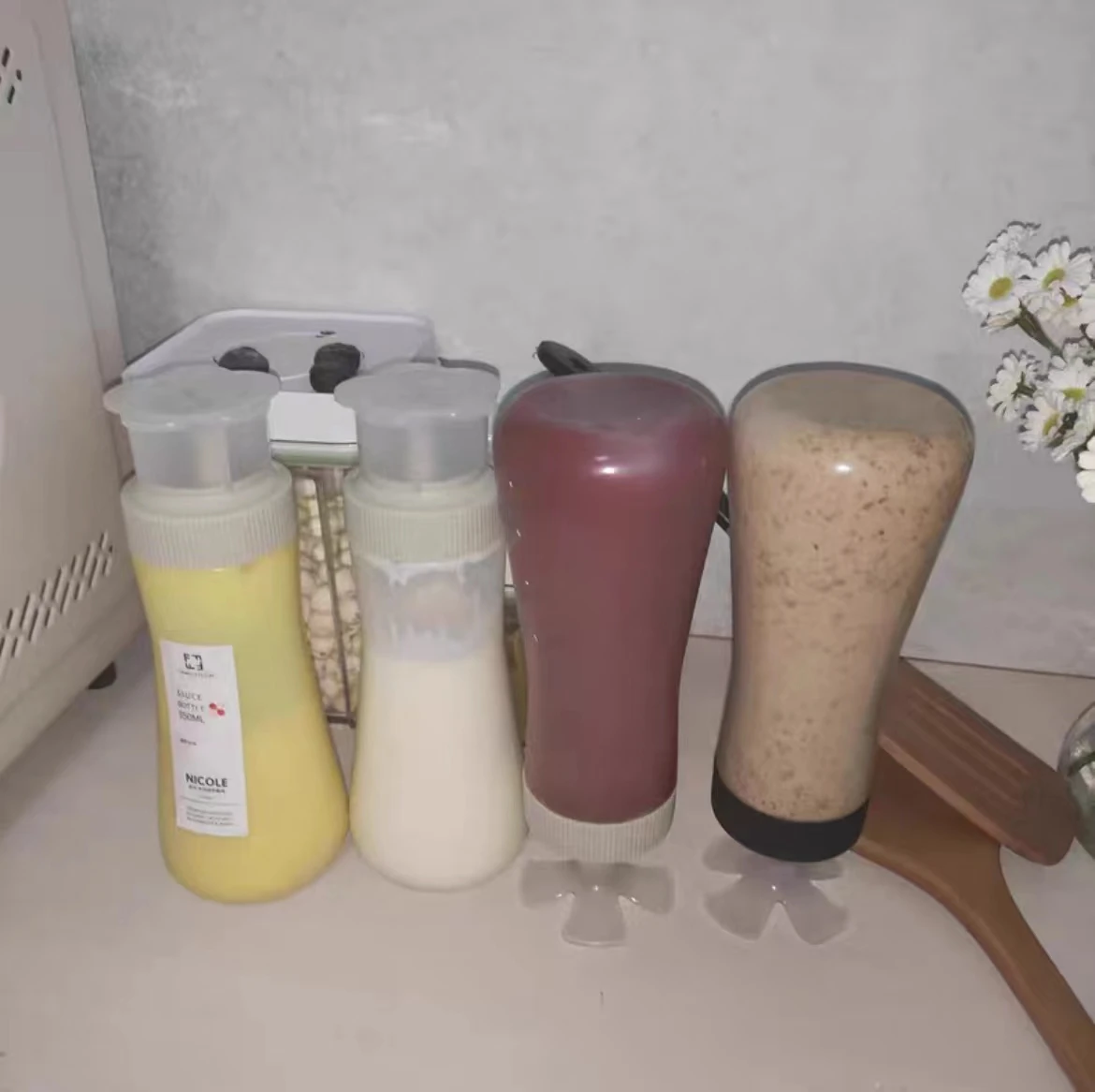 Squeeze Type Sauce Bottle Food Grade Salad Ketchup Honey Bottle Olive Oil Pointed Mouth Five-hole Plastic  Seasoning Bottle