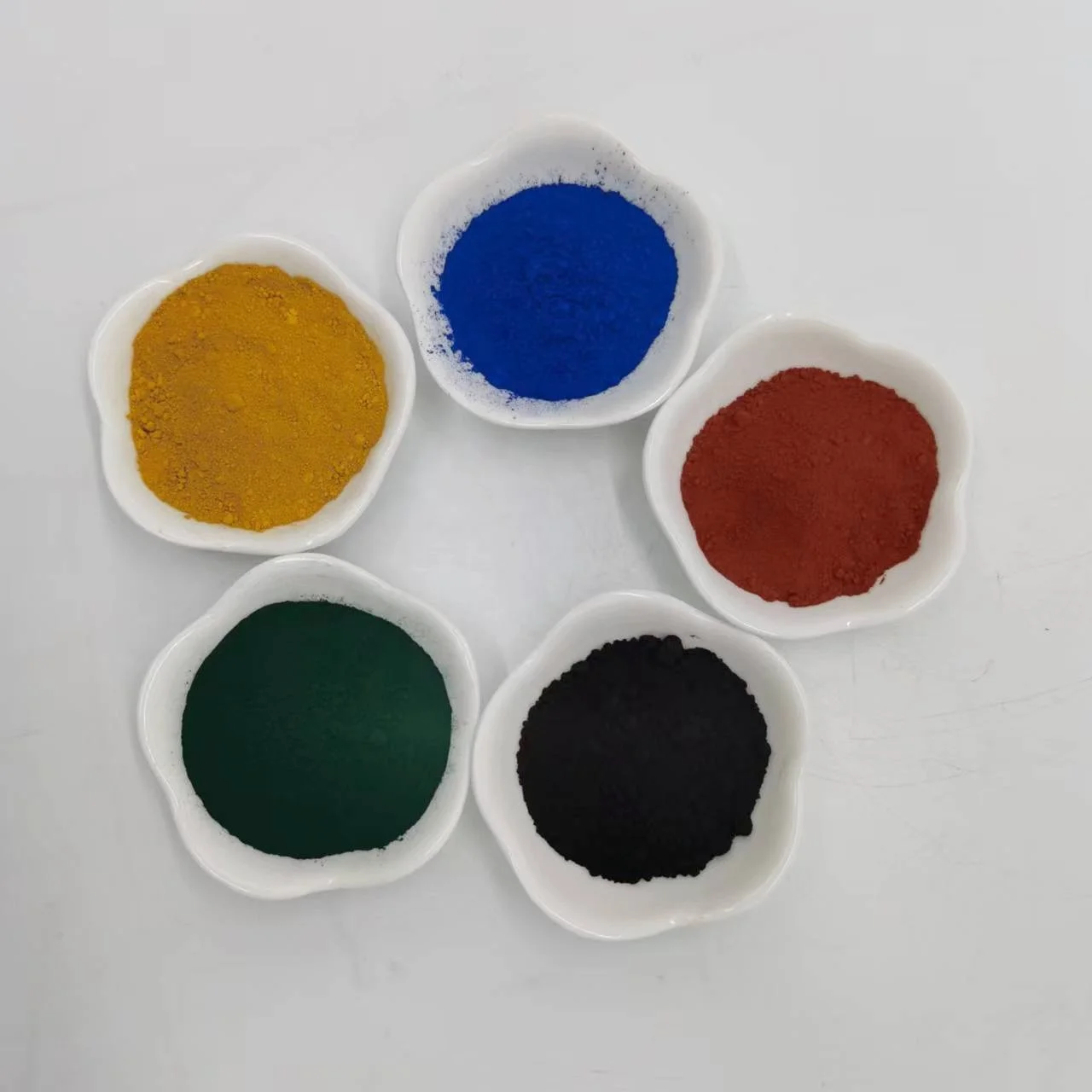 Stamped concrete pigment use with pigment iron oxide black 722