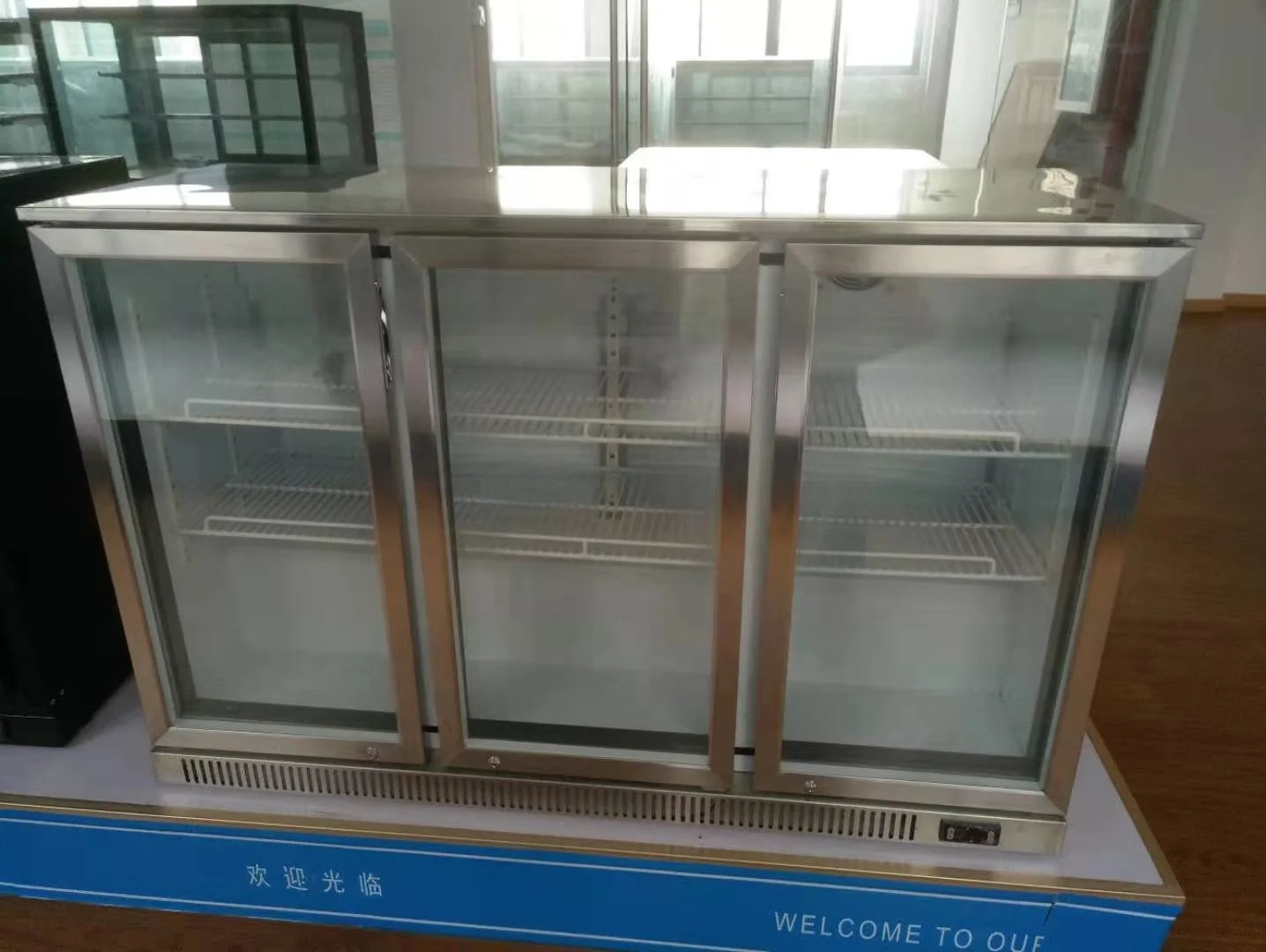 3 Door Glass Supermarket Upright Beverage Beer Bottle Display Showcase Chiller