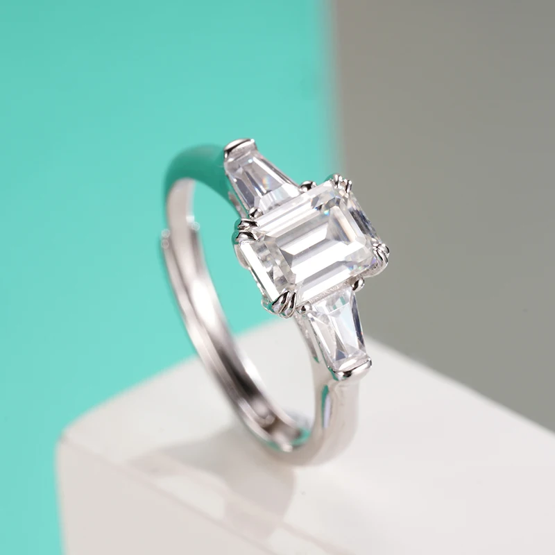 New Arrival 925 Sterling Silver 3CT Emerald Cut Moissanite Diamond Ring
