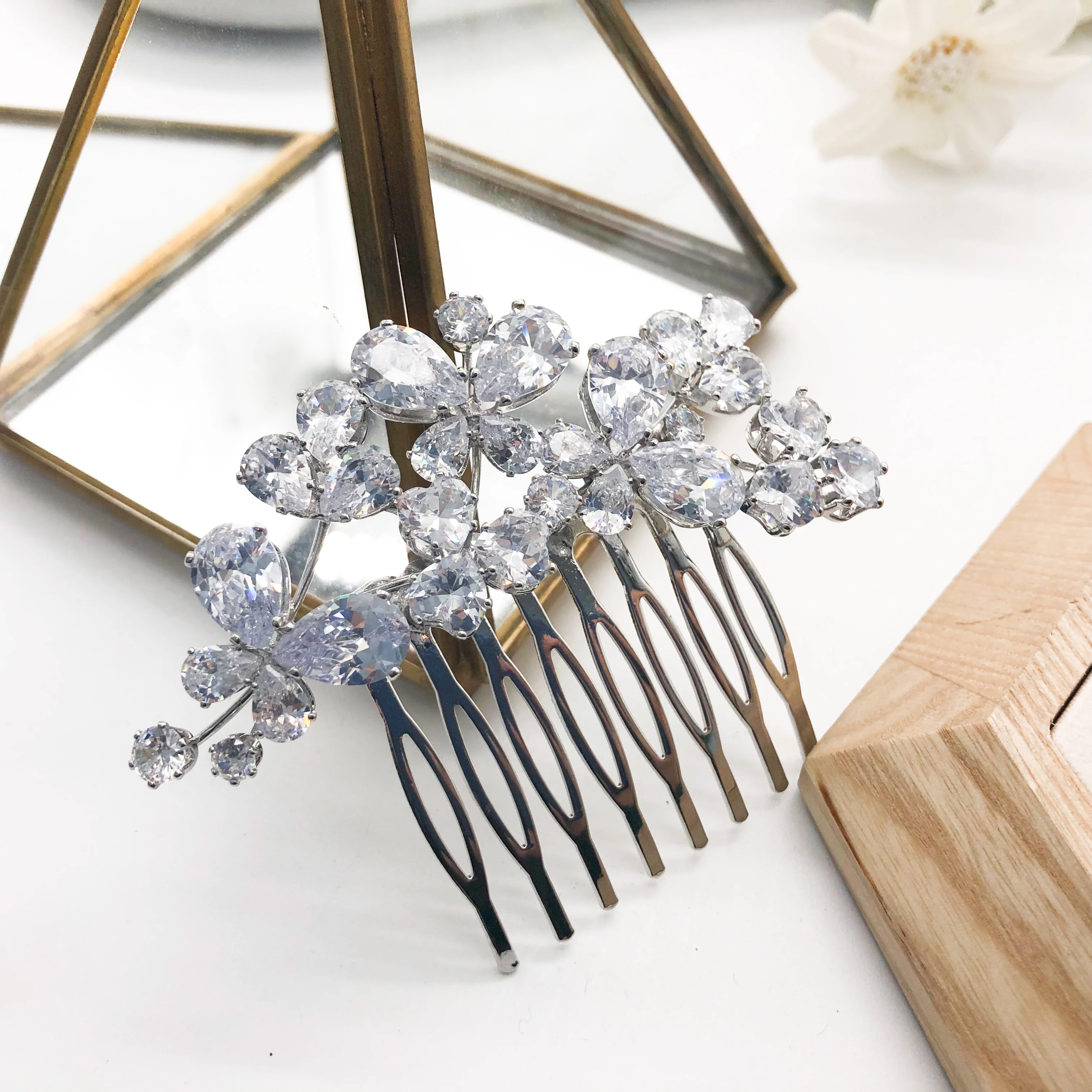 Оптовая цена Свадебный Цветочный головной убор с Цирконом Свадебные ювелирные изделия женская свадебная расческа для волос