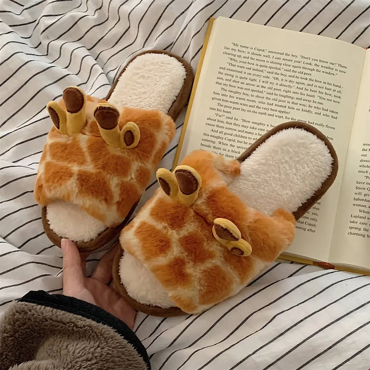 XIXITIAO Home Pvc Indoor Anti slip  Ladies Thick Sole Cute Slides slippers Cloud Animal Shaped Plush Slipper for Women Girls
