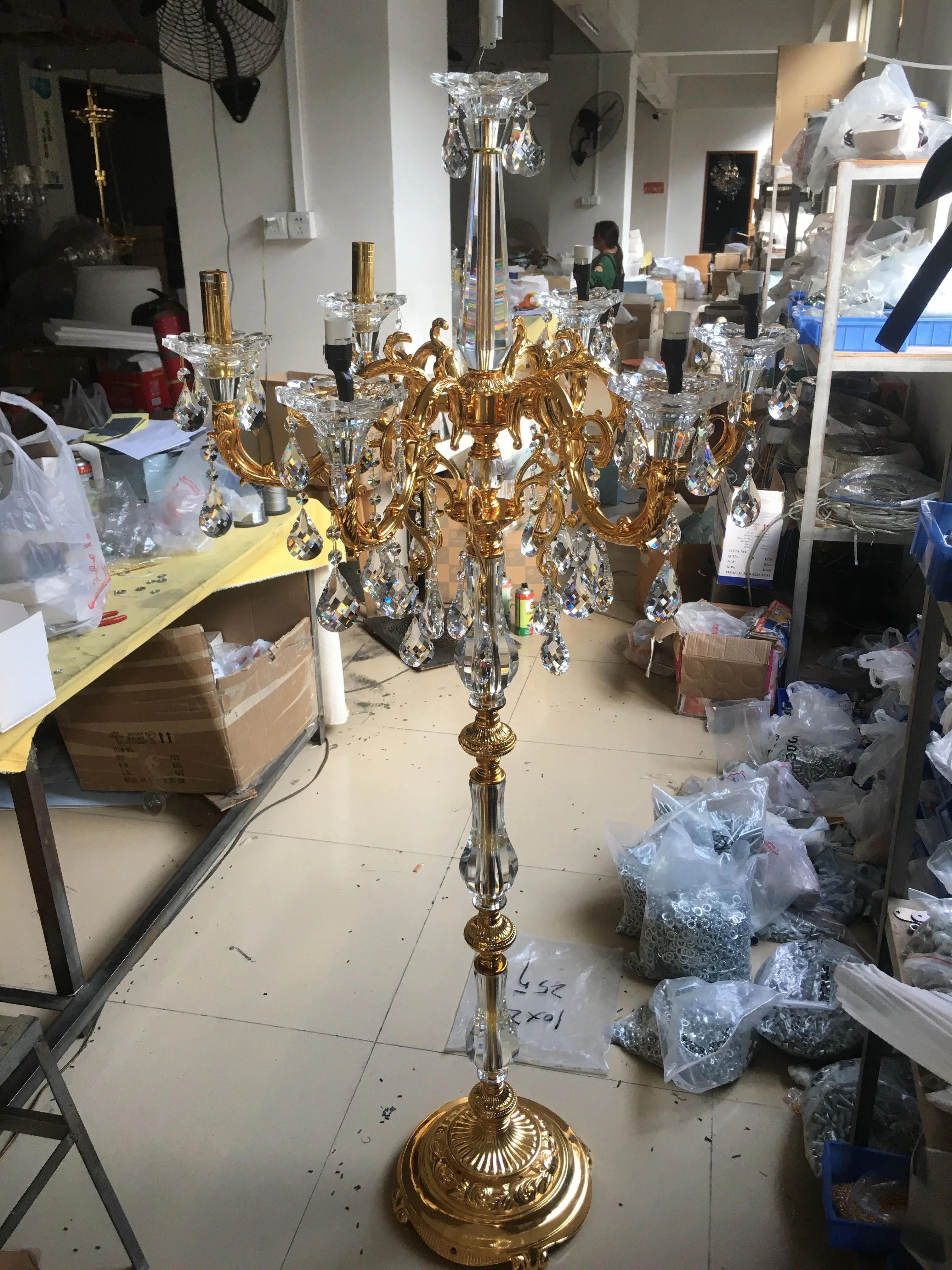 Indoor decorative luxury floor lamp hotel villa decoration golden standing lamp crystal floor chandelier manufactures wholesale