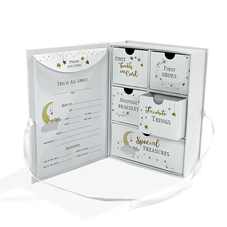 Декоративная картонная бумажная коробка для детского сувенира с лентой