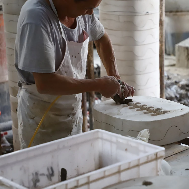 Hot sale kitchen matte embossed design cheap cake bread pizza pie white ceramic baking dish set with different size