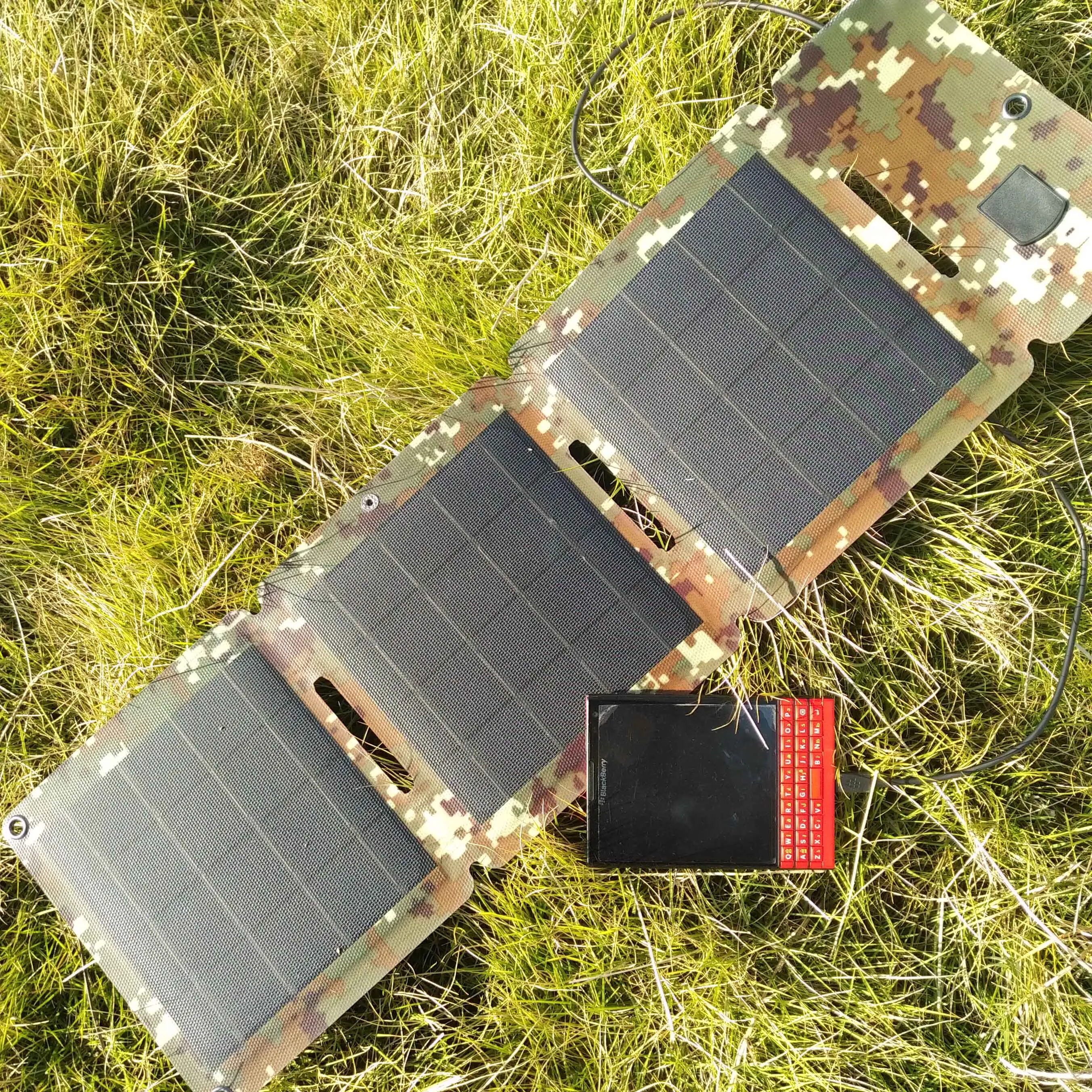 Foldable 156x156 Mono Solar Cell Panel For Mobile Phones,Surveillance Camera,Radio,Walkie-talkie