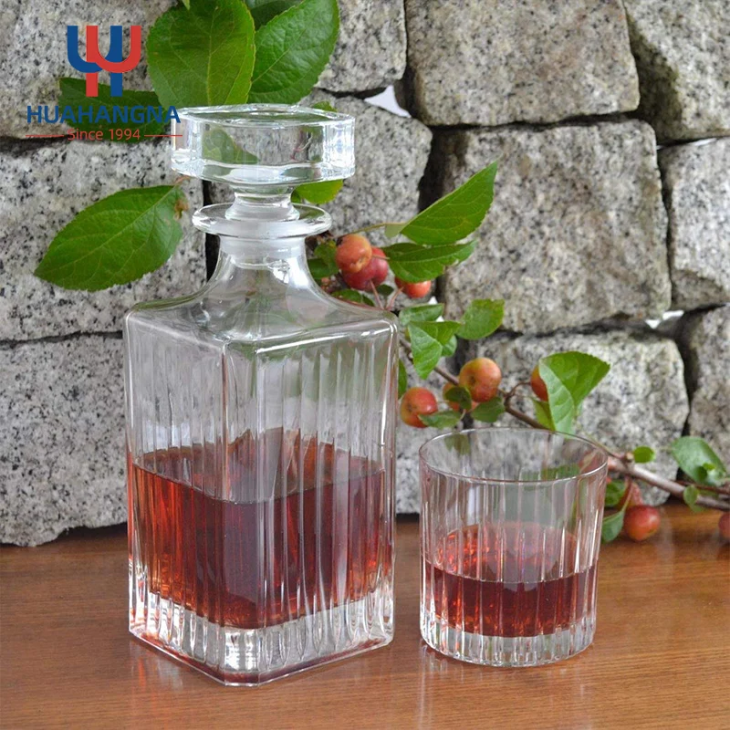 Home Bar Decoration 25 oz Vintage Crystal Glass Whiskey Decanter with Stopper for Wine Whiskey Bourbon Brandy Liquors