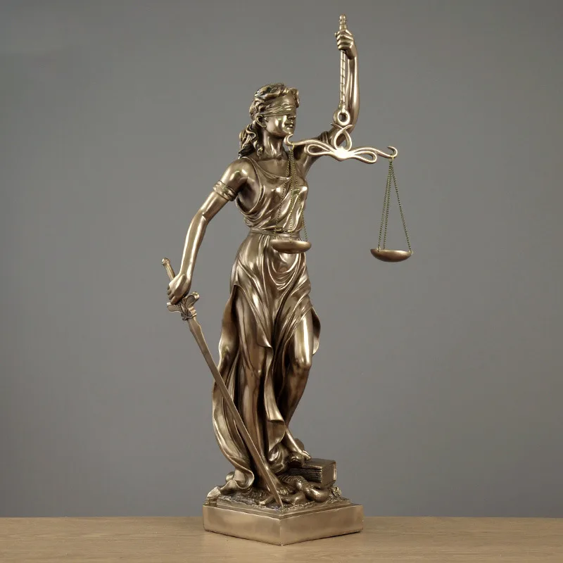 Light luxury goddess of justice statue decoration creative European-style judicial balance law firm office desktop decoration